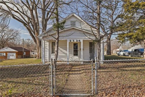 2320 S Northern Blvd, Independence, MO, 64052-3471 | Card Image