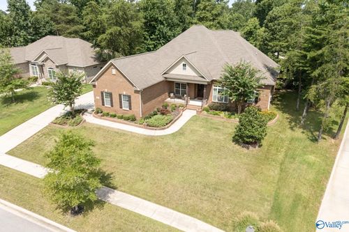 18 Natures Ridge Way Se, Huntsville, AL, 35803-3842 | Card Image