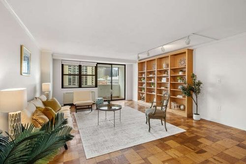 16m-2 Hawthorne Pl, Boston, MA, 02114 | Card Image