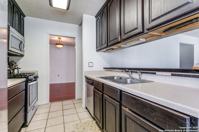 9921 Flatland Trl, House other with 3 bedrooms, 2 bathrooms and null parking in Converse TX | Image 8