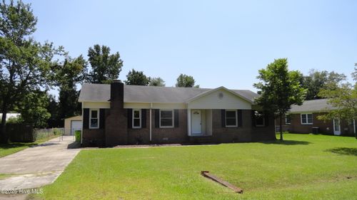 111 Wanchese Way, New Bern, NC, 28560-9437 | Card Image