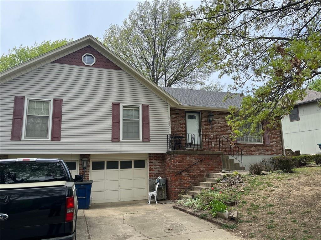 White Oak Ln, Blue Springs, MO 64015