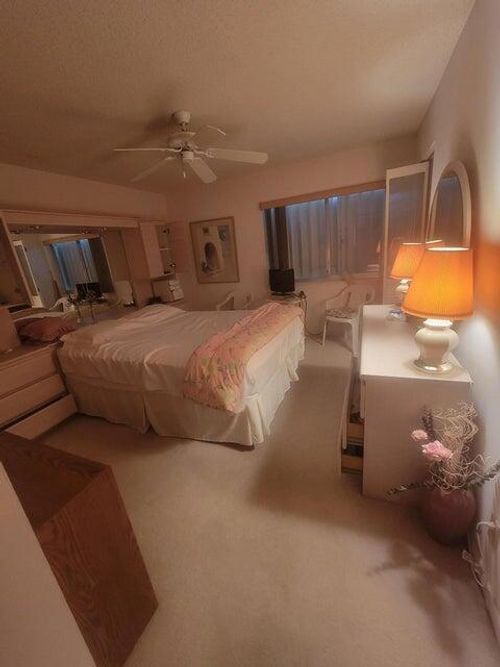 b2-321 Knotty Pine Cir, Greenacres, FL, 33463-9191 | Card Image
