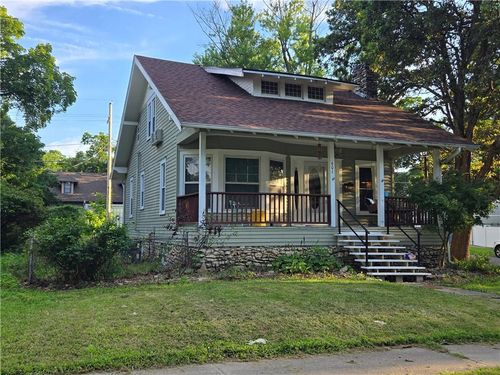 601 E Peoria St, Paola, KS, 66071-1811 | Card Image