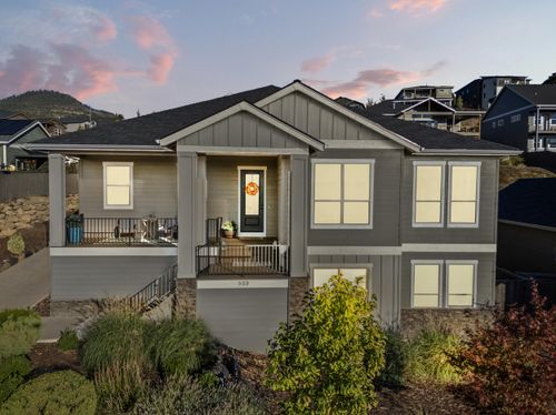 523 W La Strada Cir, Medford, OR, 97504-3649 | Card Image