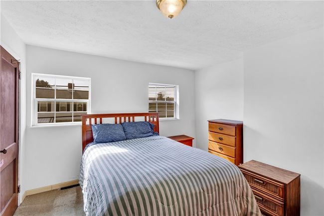 Upper level bedroom. | Image 19