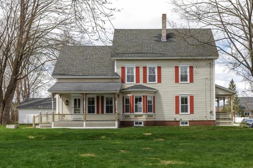 8 Princeton St, Concord, NH, 03301-2332 | Card Image