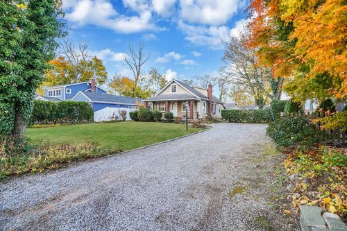 411 Harrison Dr, Centerport, NY, 11721-1215 | Card Image