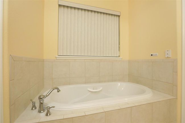 Relax in your large soaking tub with air jets will make you feel like you are at a spa. | Image 35