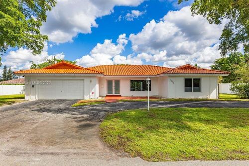 6895 Pinehurst Dr, Hialeah, FL, 33015-2303 | Card Image