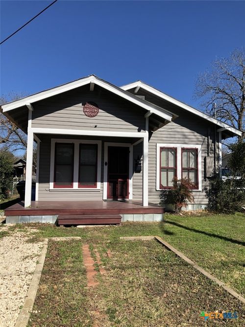 516 E Mountain St, Seguin, TX, 78155-5526 | Card Image