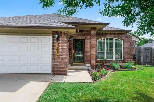 15925 Loutain Ct, Edmond, OK, 73013-1657 | Card Image
