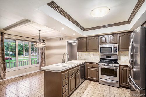 444 Boutell Dr, Grand Blanc, MI, 48439-1515 | Card Image