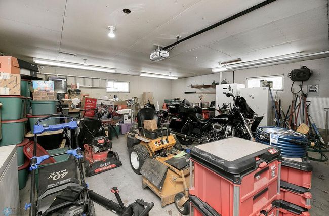 Sheetrocked garage w/ electric heater | Image 14