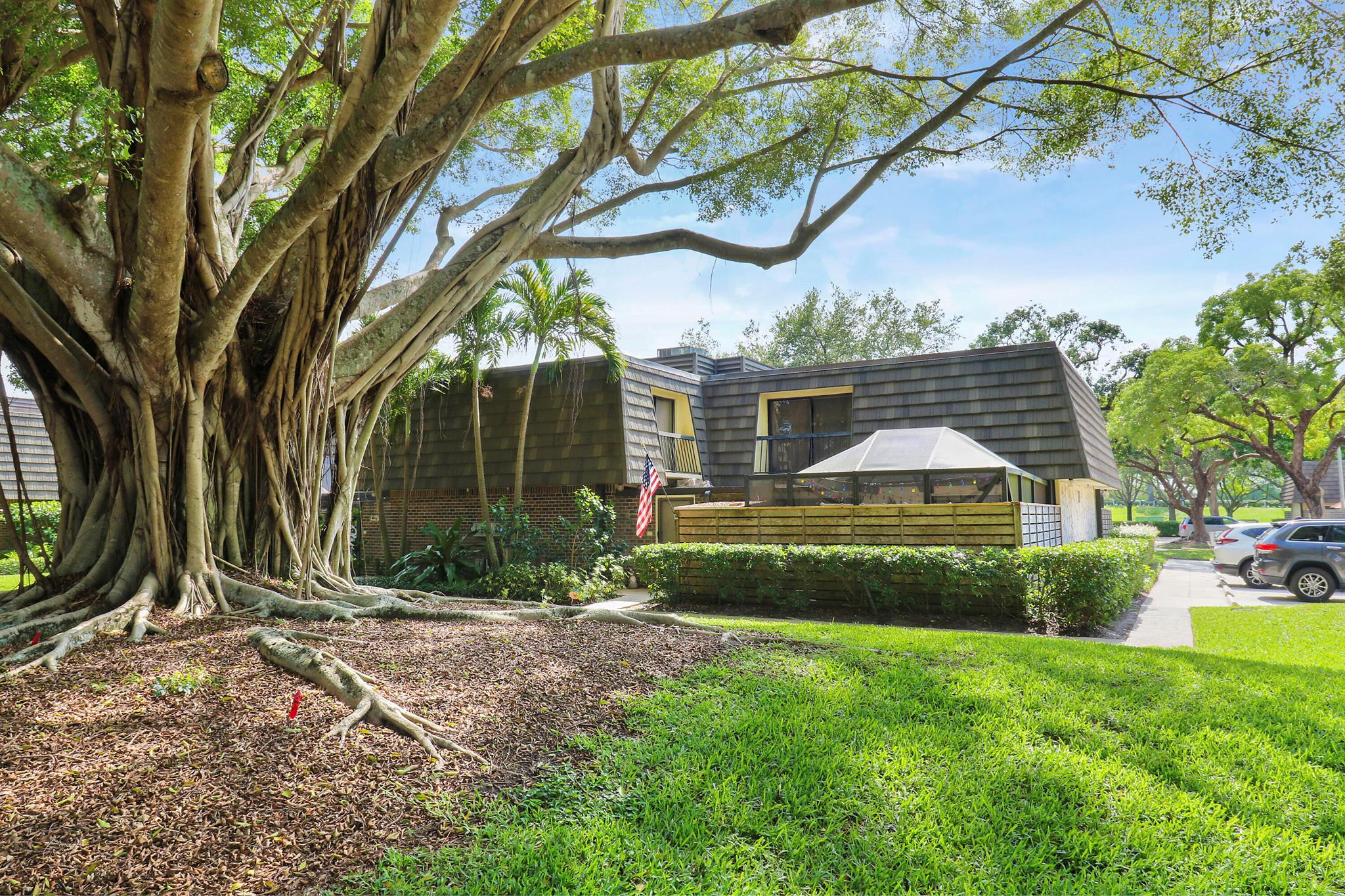 16th Ter, Palm Beach Gardens, FL 33418