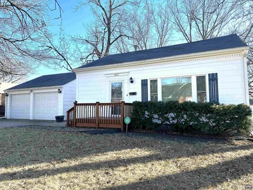 4201 Sw Stratford Rd, Topeka, KS, 66604-2481 | Card Image