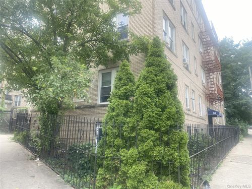 90 Saint Andrews Pl, Yonkers, NY, 10705-3157 | Card Image