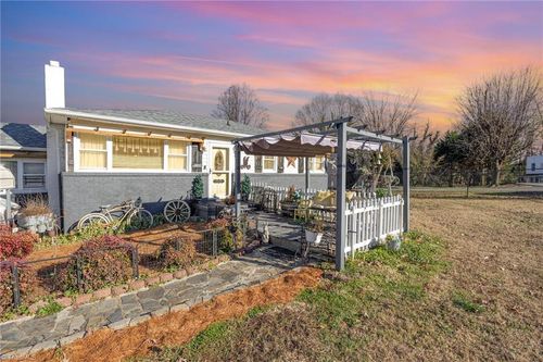 113 Hardy St, Jonesville, NC, 28642-2327 | Card Image