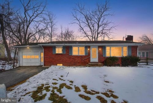 108 S Hickory Ln, NEW OXFORD, PA, 17350-9788 | Card Image