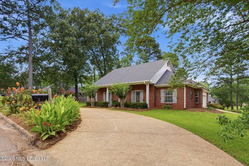 317 Woodrun Dr, Ridgeland, MS, 39157-2504 | Card Image