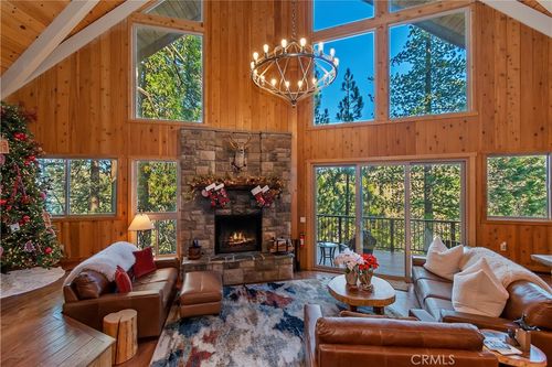 26621 Thunderbird Dr, Lake Arrowhead, CA, 92352 | Card Image