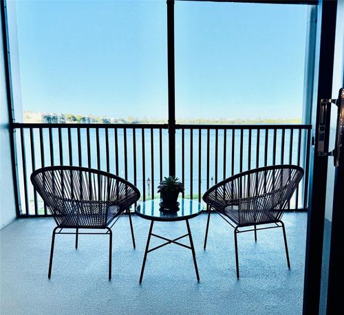 apt-206-112 Lake Emerald Dr, Oakland Park, FL, 33309-6241 | Card Image