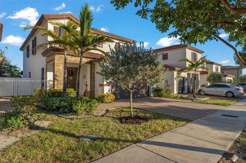10521 W 35th Way, Hialeah, FL, 33018-2126 | Card Image