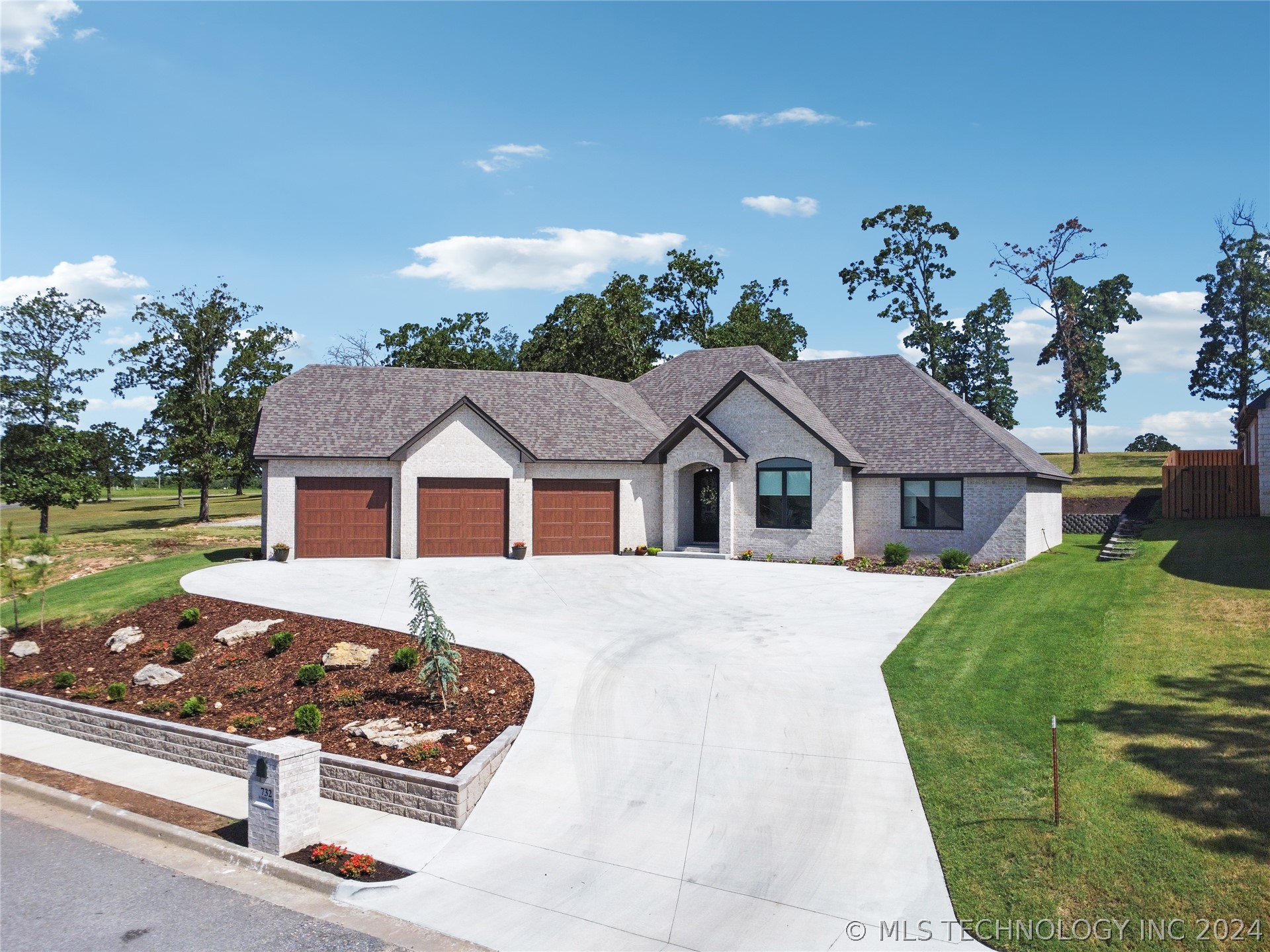 Northlake Dr, Tahlequah, OK 74464