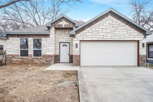407 E Willingham St, Cleburne, TX, 76031-4220 | Card Image