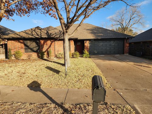 8240 Willis Ln, Watauga, TX, 76148-1116 | Card Image