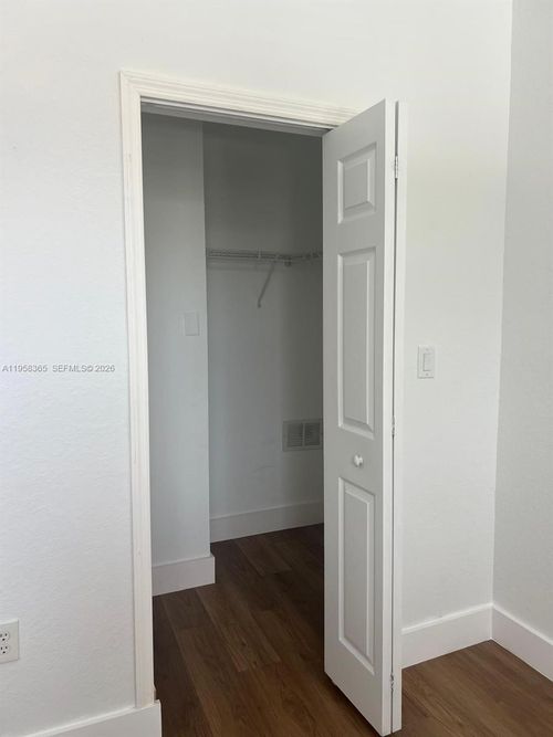 10738 Nw 80th Ln, Doral, FL, 33178-6052 | Card Image