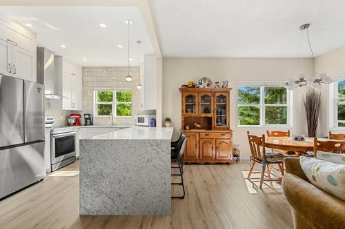 33 Parkridge View Se, Calgary, AB, T2J7G7 | Card Image