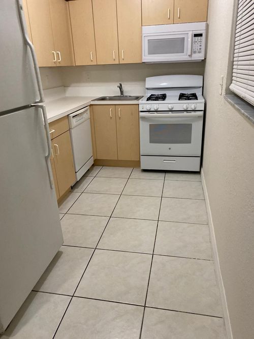 9-2080 Ne 167th St, North Miami Beach, FL, 33162-3287 | Card Image