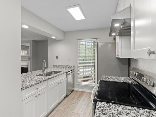 304-5981 Arapaho Rd, Dallas, TX, 75248-3741 | Card Image