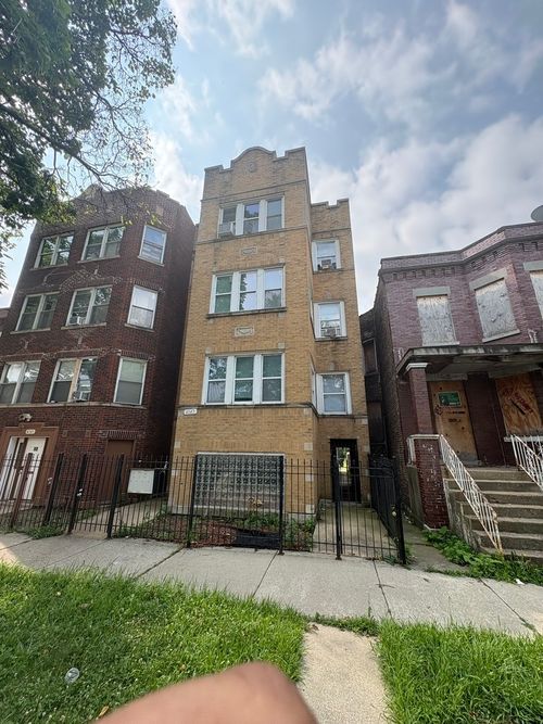 1-4147 W Arthington St, Chicago, IL, 60624-3572 | Card Image