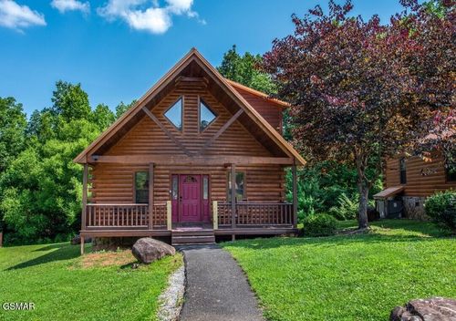 156 White Oak Way, Gatlinburg, TN, 37738-6256 | Card Image