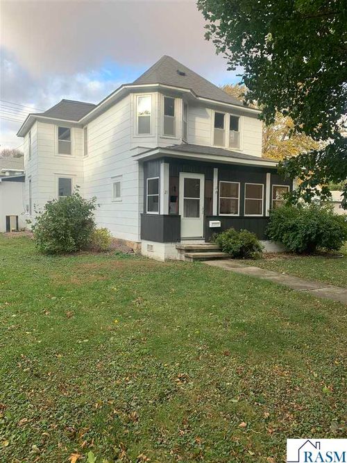 21 1st St Se, Madelia, MN, 56062-1805 | Card Image