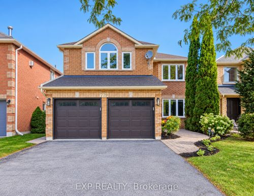 779 Mclaren St, Newmarket, ON, L3Y8H3 | Card Image