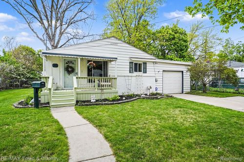 207 Labian Dr, Flushing, MI, 48433-1743 | Card Image