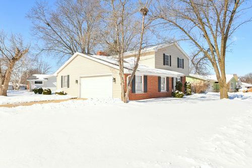 6132 Twin Oak Dr, Greendale, WI, 53129 | Card Image