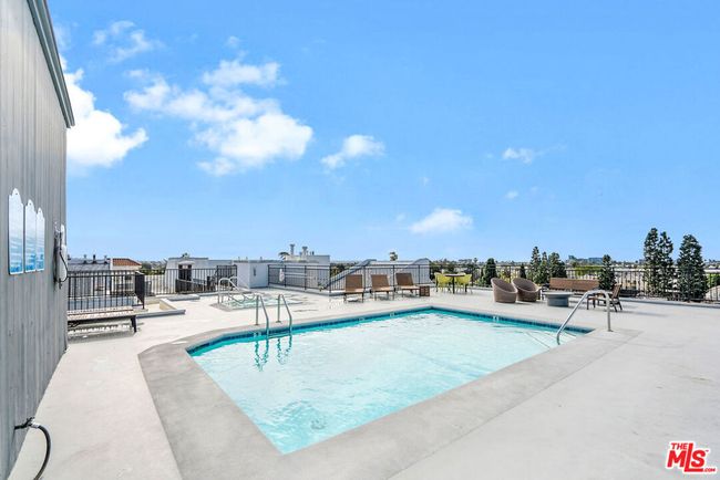 204 - 1830 Westholme Ave, Condo with 2 bedrooms, 3 bathrooms and 2 parking in LOS ANGELES CA | Image 29