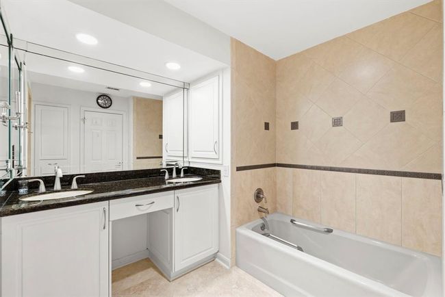 APT-1901 - 3350 Mccue Rd, Condo with 2 bedrooms, 2 bathrooms and null parking in Houston TX | Image 15