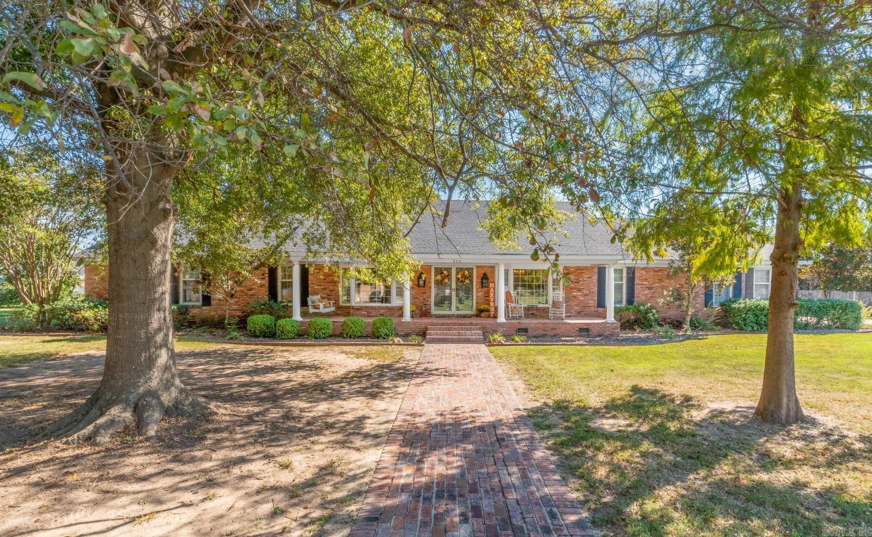 200 Chestnut Drive, For Sale in England Zoocasa