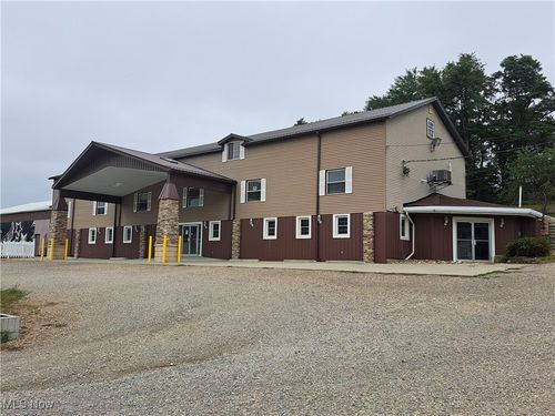 47445 National Rd, Saint Clairsville, OH, 43950-8812 | Card Image