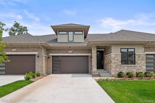 17-7477 Gramercy Cir, West Bloomfield, MI, 48322-2541 | Card Image