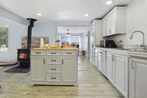 7441 Tipsico Lake Rd, Holly, MI, 48442-9132 | Card Image