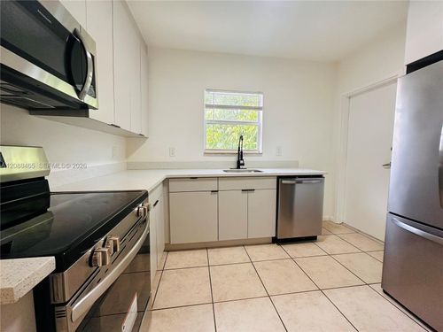 7-573 Ne 82nd St, Miami, FL, 33138-4019 | Card Image