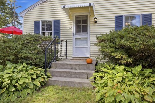 12 2nd Ave, Lakeville, MA, 02347-2325 | Card Image
