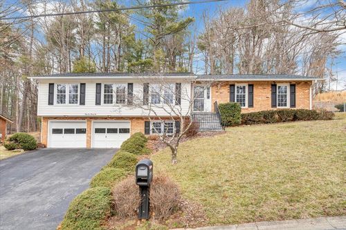 4121 White Dove Ln, Roanoke, VA, 24018-4833 | Card Image