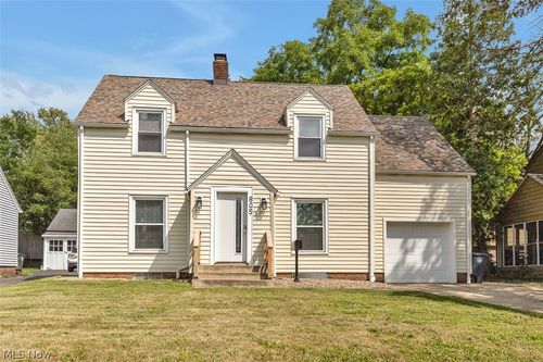 805 Greenwood Ave, Akron, OH, 44320-1860 | Card Image